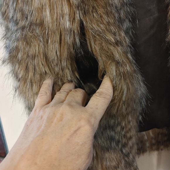 Parkhurst Faux Fur Teddy Jacket in Brown - Picture 2 of 3
